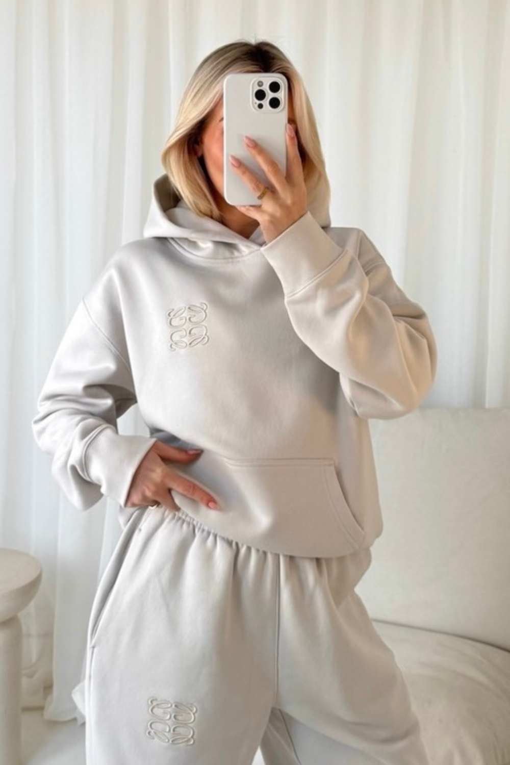 GeGe embroidered bone relaxed hoodie