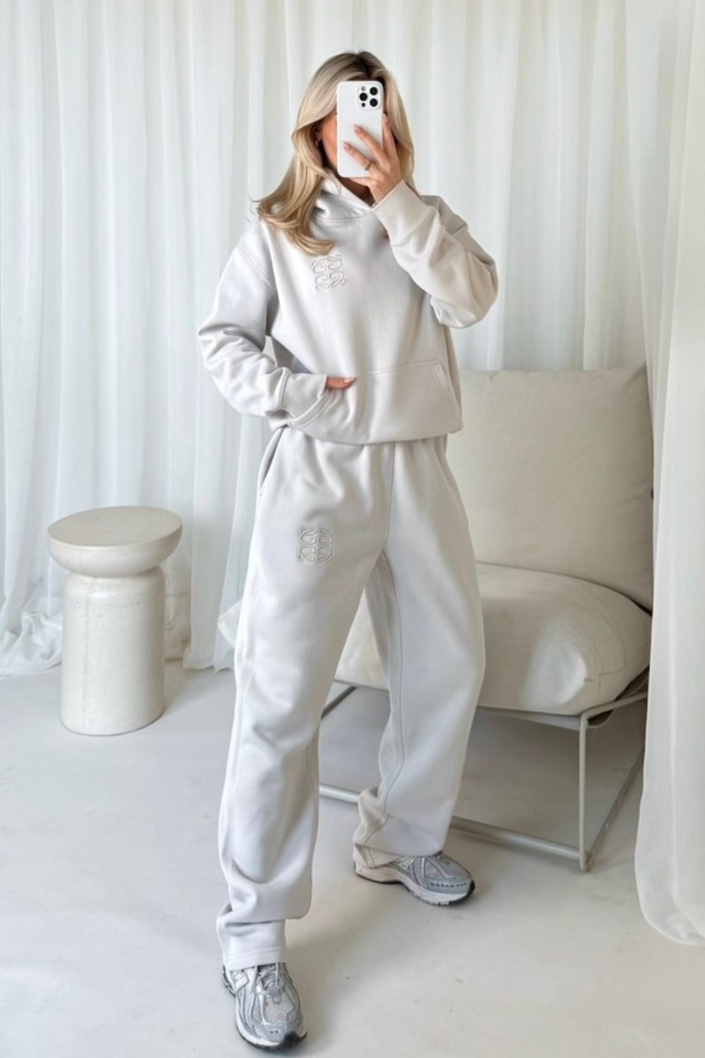 GeGe embroidered bone relaxed hoodie