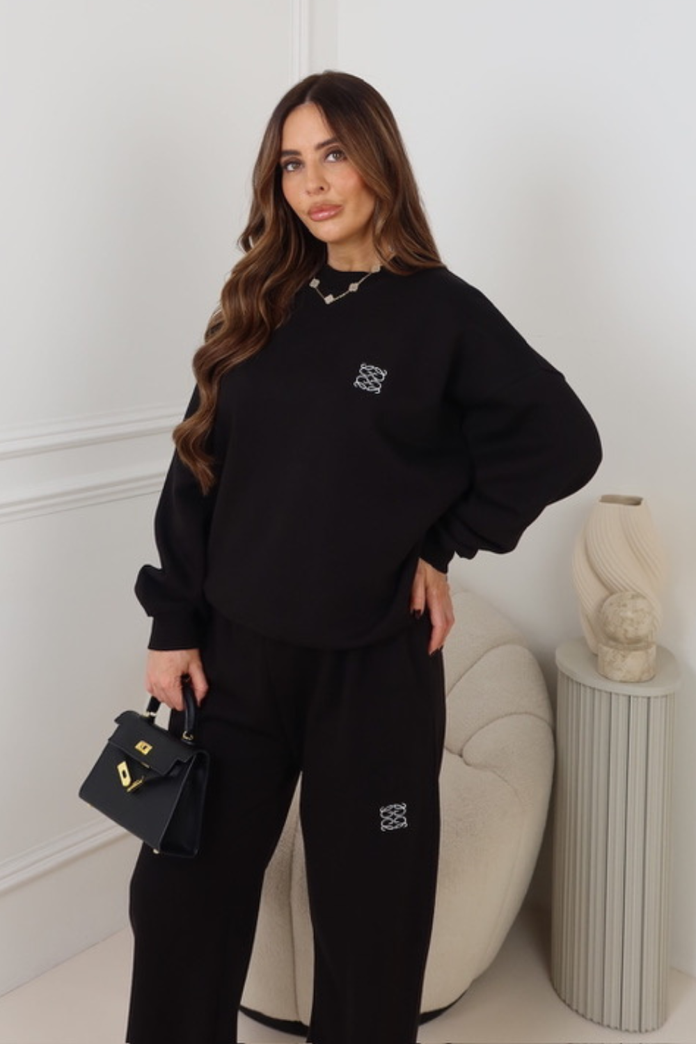 GEGE EMBROIDERED BLACK PREMIUM ESSENTIAL RELAXED SWEATSHIRT