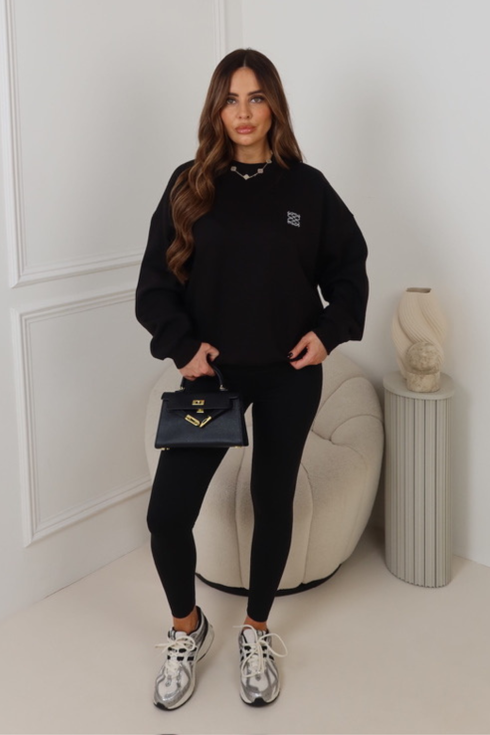 GEGE EMBROIDERED BLACK PREMIUM ESSENTIAL RELAXED SWEATSHIRT