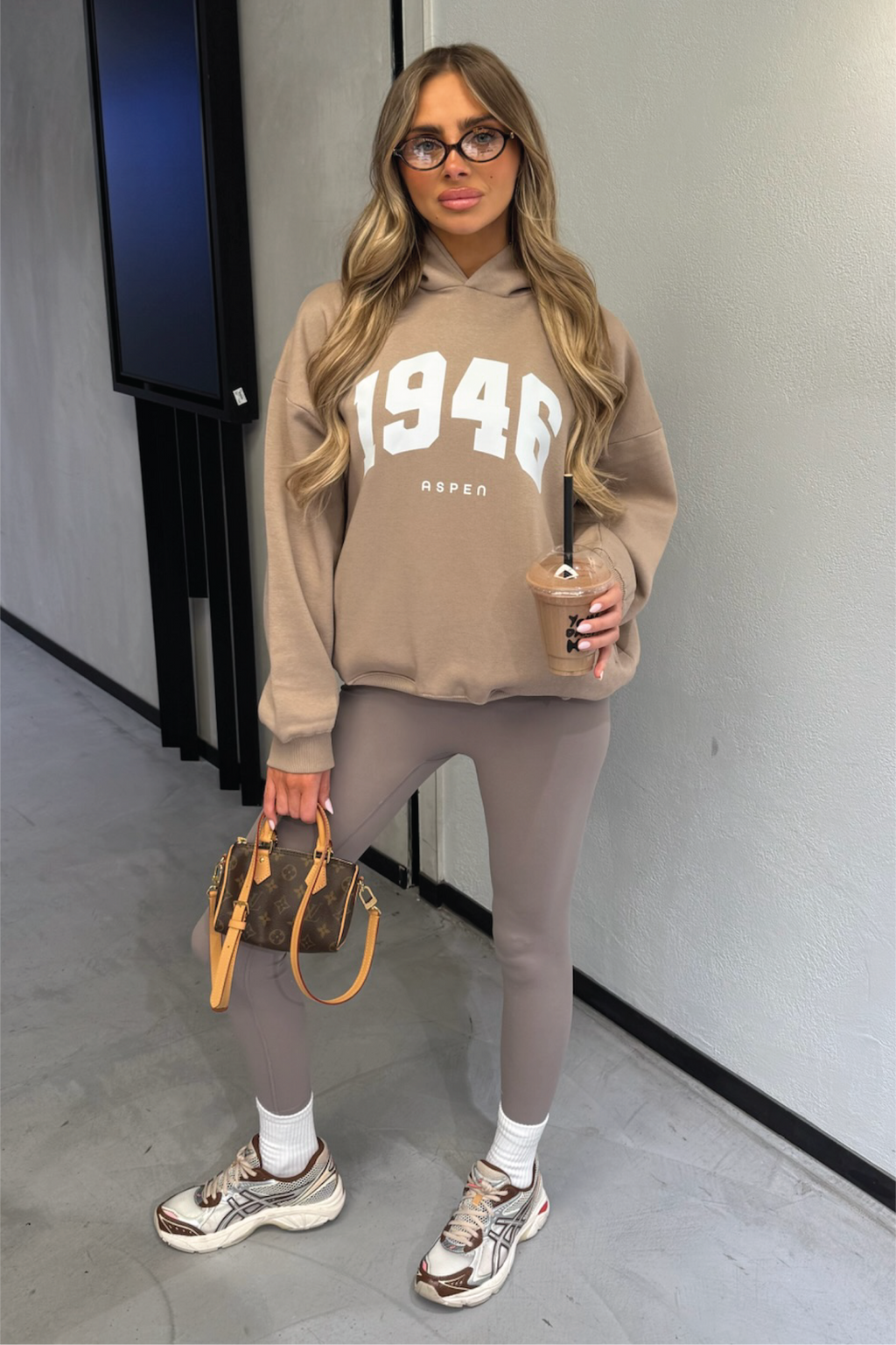 1946 ESSENTIAL MOCHA PRINTED HOODIE